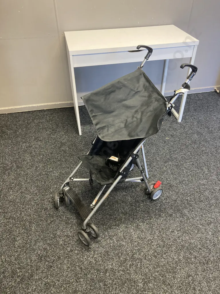 Safety 1st Childs Car Seat With Stroller Image 1++